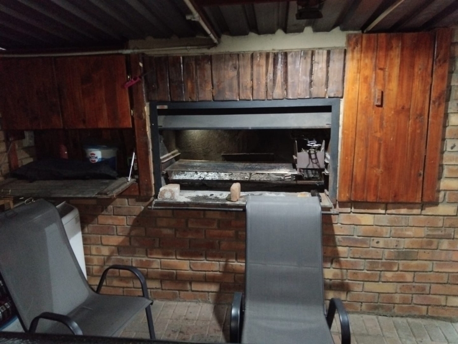 4 Bedroom Property for Sale in Lourenspark North West